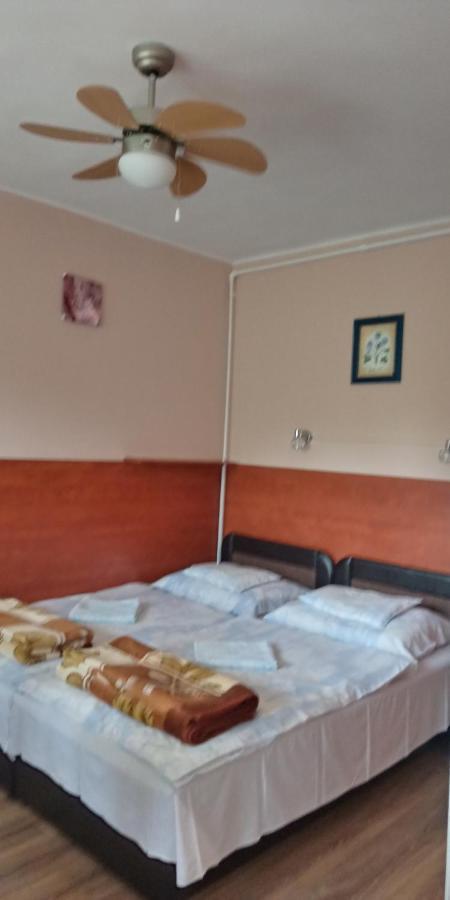 Liza Apartman Gyula Exterior photo